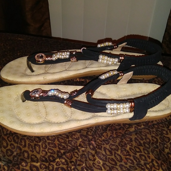 Stylish faux pearls and rhinestones - Picture 2 of 3